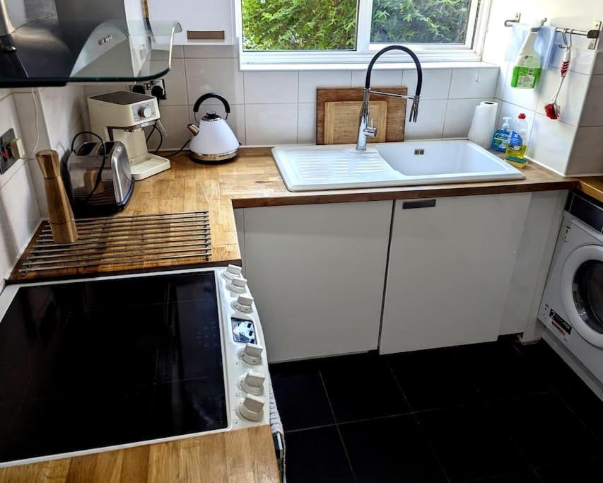 Charming 2-Bed Garden Flat Apartment London Exterior photo