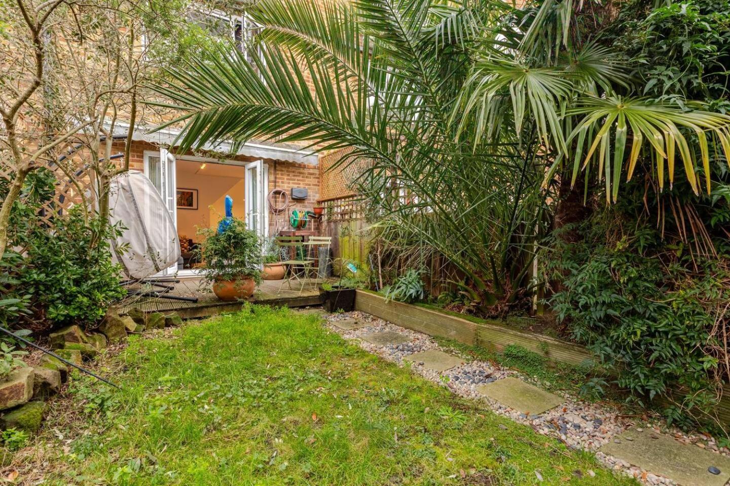 Charming 2-Bed Garden Flat Apartment London Exterior photo